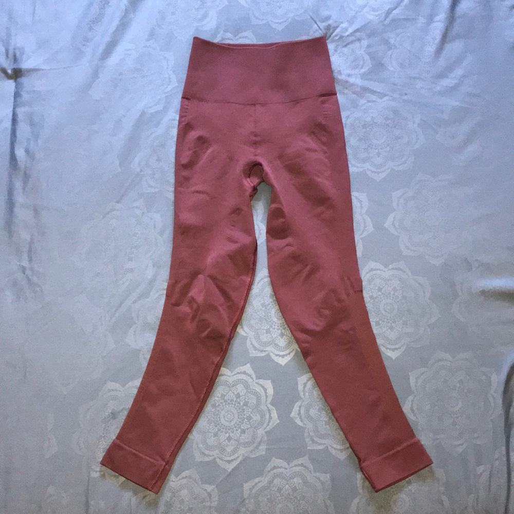 Like new, Lululemon Zone In Crop Bordeaux Drama